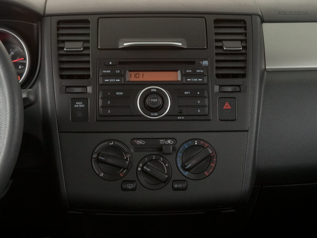 2011 Nissan Versa 1.8 SL