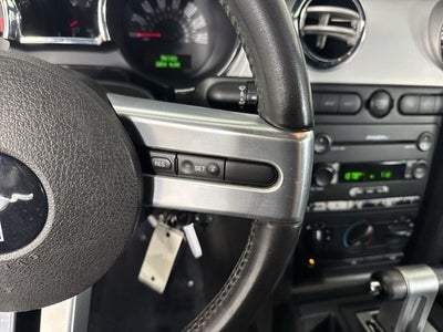2005 Ford Mustang GT Deluxe