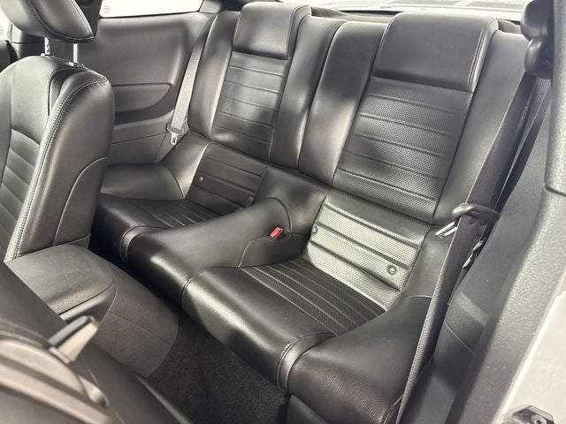 2005 Ford Mustang GT Deluxe