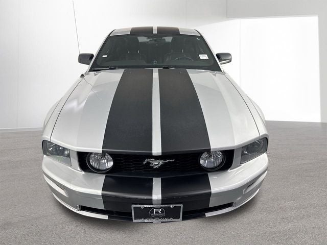 2005 Ford Mustang GT Deluxe