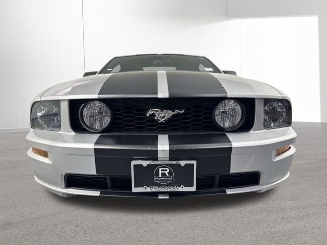 2005 Ford Mustang GT Deluxe