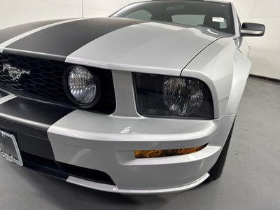 2005 Ford Mustang GT Deluxe