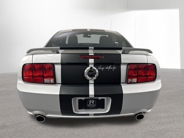 2005 Ford Mustang GT Deluxe