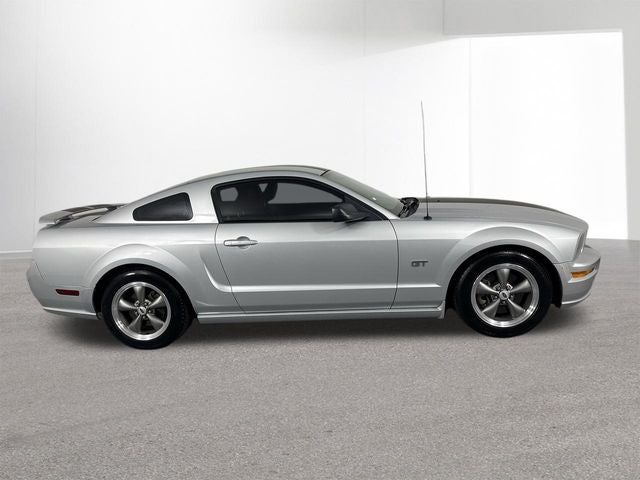 2005 Ford Mustang GT Deluxe