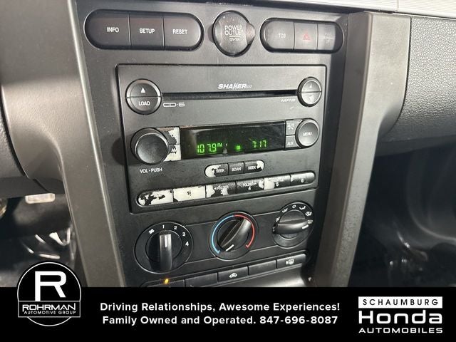 2005 Ford Mustang GT Deluxe