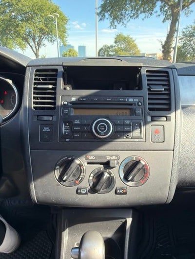 2011 Nissan Versa 1.8 SL
