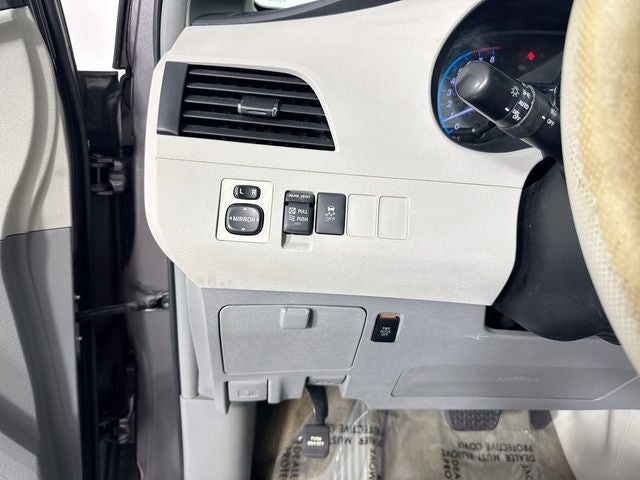 2012 Toyota Sienna XLE 8 Passenger