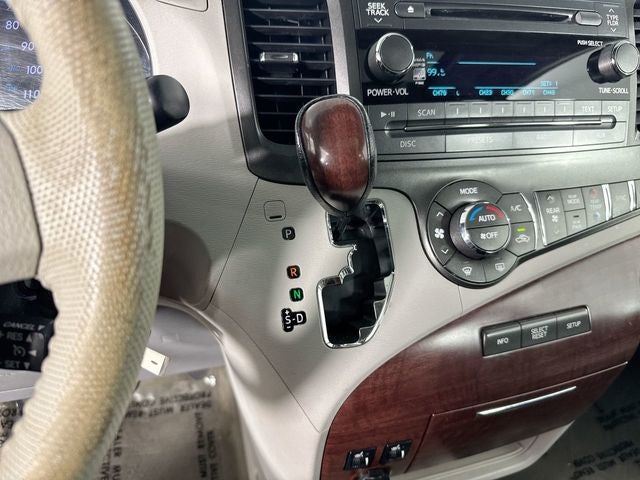 2012 Toyota Sienna XLE 8 Passenger
