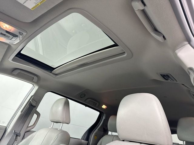 2012 Toyota Sienna XLE 8 Passenger