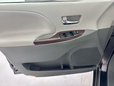 2012 Toyota Sienna XLE 8 Passenger