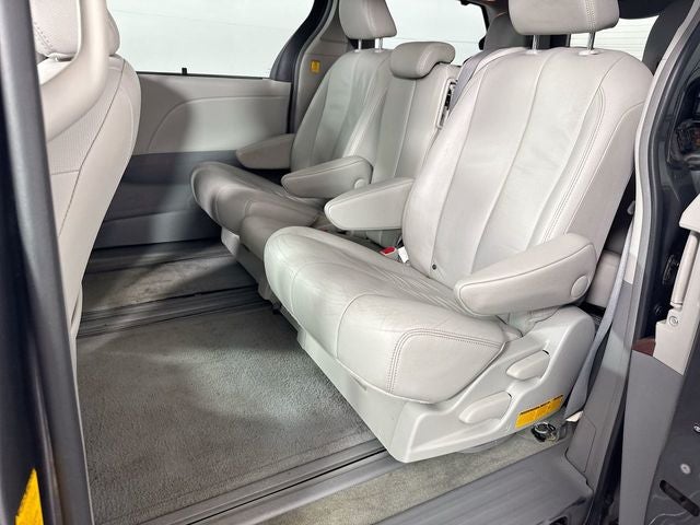 2012 Toyota Sienna XLE 8 Passenger