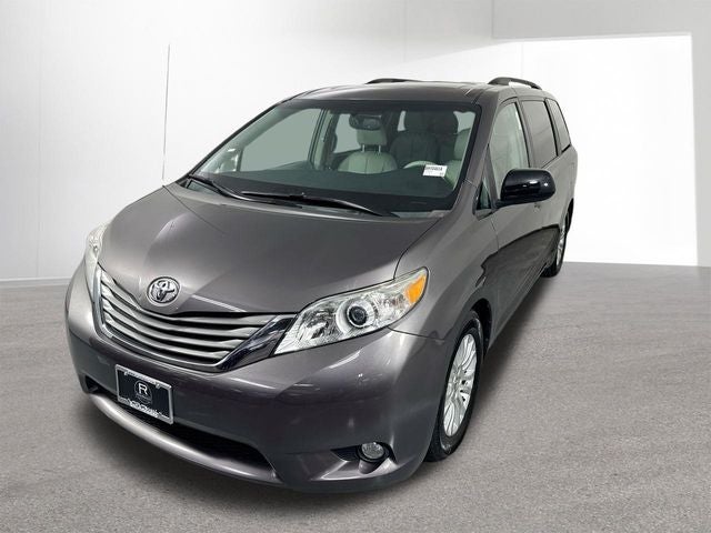 2012 Toyota Sienna XLE 8 Passenger