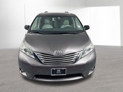 2012 Toyota Sienna XLE 8 Passenger