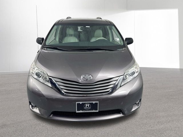 2012 Toyota Sienna XLE 8 Passenger