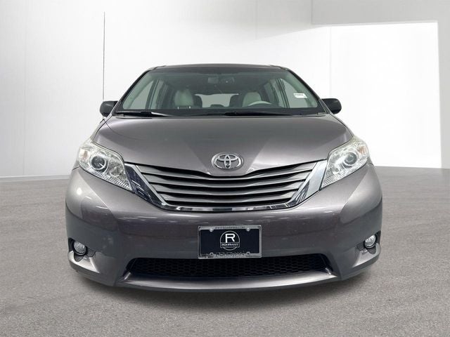 2012 Toyota Sienna XLE 8 Passenger
