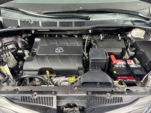 2012 Toyota Sienna XLE 8 Passenger
