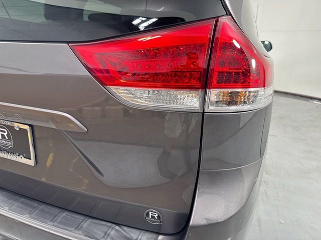 2012 Toyota Sienna XLE 8 Passenger