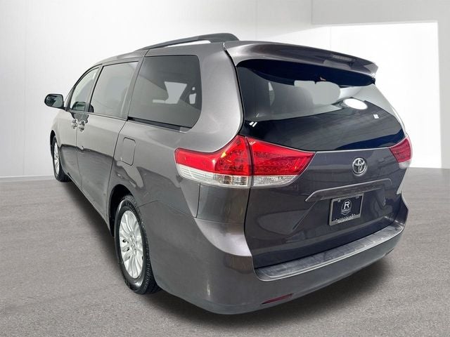 2012 Toyota Sienna XLE 8 Passenger