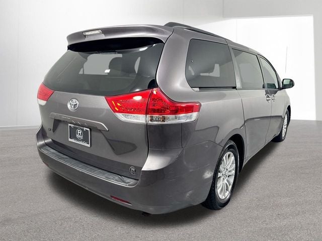 2012 Toyota Sienna XLE 8 Passenger