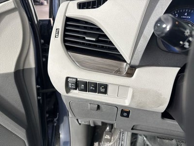 2017 Toyota Sienna XLE Premium 8 Passenger