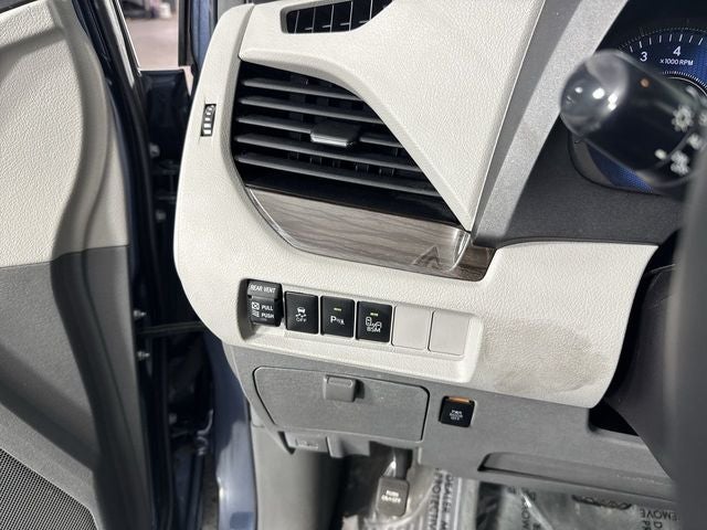 2017 Toyota Sienna XLE Premium 8 Passenger