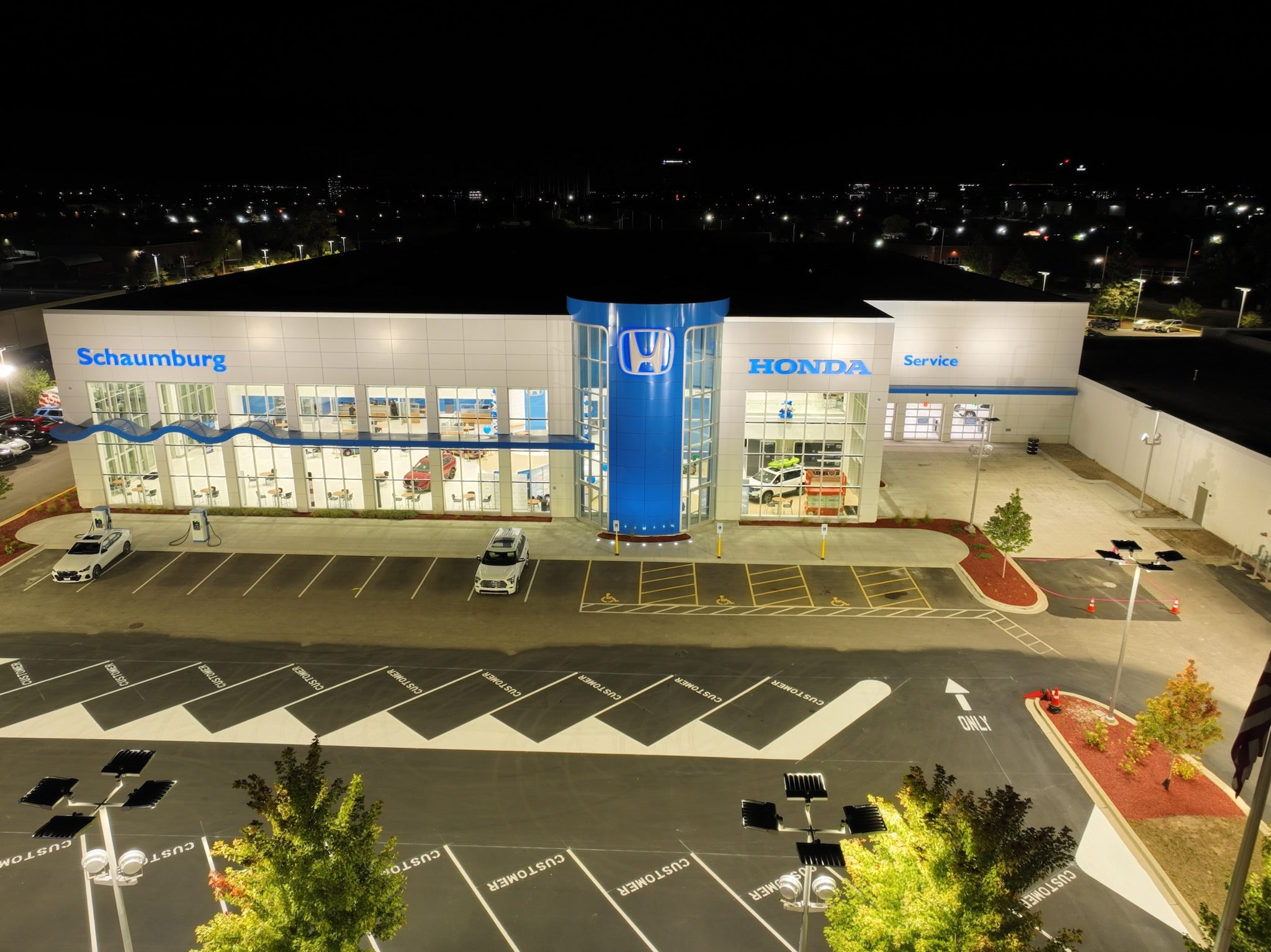 The exterior of Schaumburg Honda at night,
